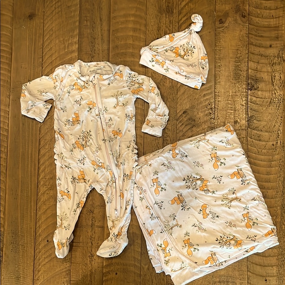 Angel Dear Bamboo Baby Outfit Set with large swaddle and hat- perfect condition